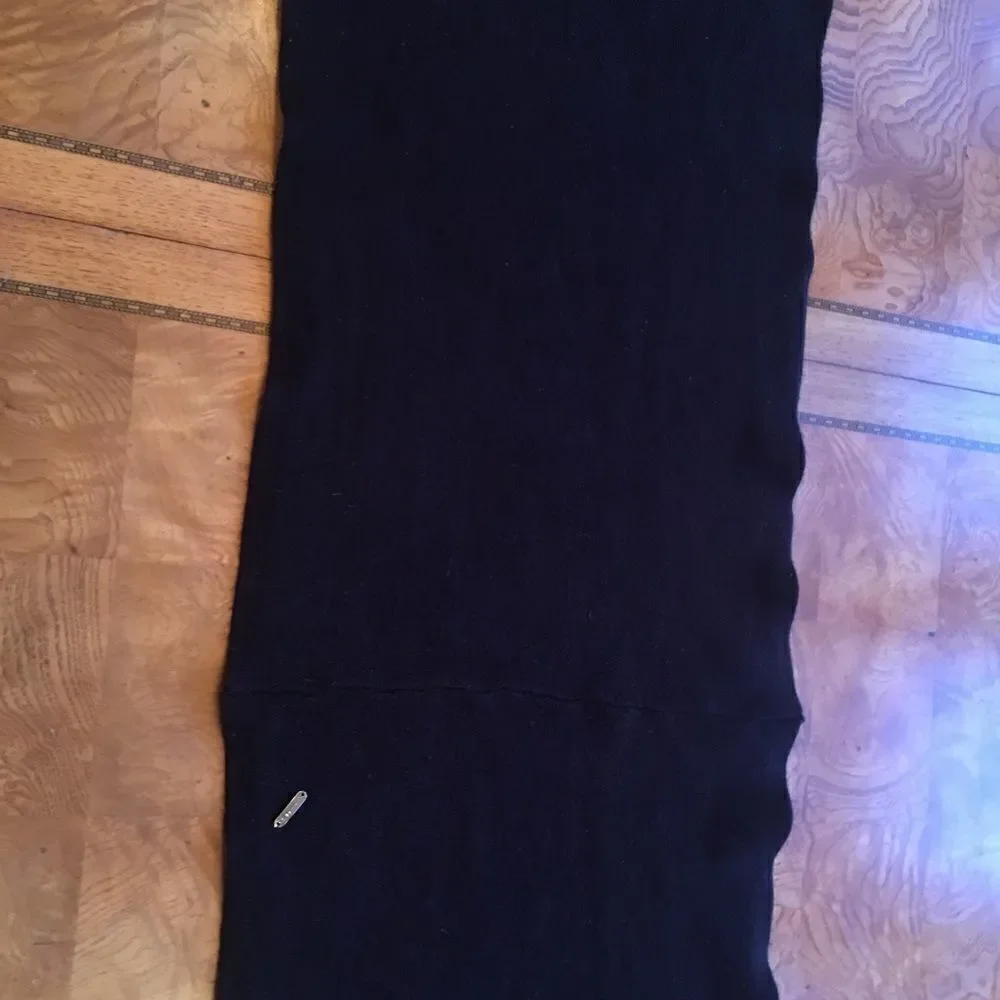 BLACK CALVIN Klein Circle Scarf!